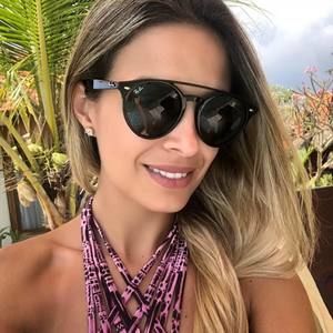 Meet your Posher, Elisa